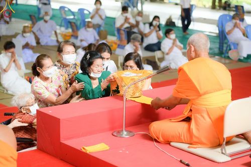 ภาพ No.65497:พิธีขอขมามอบผ้าไตร นาคธรรมทายาท ในโครงการอุปสมบทบูชาธรรม มหาปูชนียาจารย์ประจำปี 2565 ณ ศูนย์อบรมเยาวชนผาสุกวนิช จ.ราชบุรี วันที่ 19 พฤศจิกายน พ.ศ. 2565