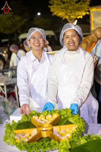 ภาพ No.294739:วันที่ 15 มกราคม พ.ศ. 2569 พิธีถวายภัตตาหารเป็นสังฆทาน แด่พระธรรมยาตรา ณ วัดโบสถ์บน ต.บางคูเวียง จ.นนทบุรี อนุสรณ์สถานลำดับที่ 4 สถานที่เกิดด้วยกายธรรม ในโครงการธรรมยาตรา กตัญญูบูชา มหาปูชนียาจารย์ พระมงคลเทพมุนี(สด จนฺทสโร) พระผู้ปราบมาร อนุสรณ์สถาน 7 แ