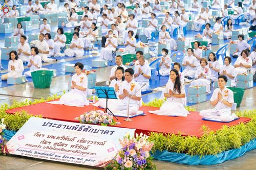 ภาพ No.345325:วันพฤหัสบดีที่ 27 สิงหาคม พ.ศ.2569 พิธีตักบาตรในวันธรรมชัย ณ สภาธรรมกายสากล วัดพระธรรมกาย ปทุมธานี