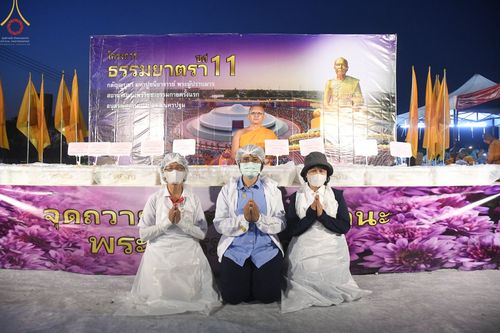 ภาพ No.73990:พิธีถวายภัตตาหารเป็นสังฆทาน แด่คณะพระธรรมยาตราฯ ในโครงการธรรมยาตรากตัญญูบูชา มหาปูชนียาจารย์ พระมงคลเทพมุนี(สด จนฺทสโร) พระผู้ปราบมาร อนุสรณ์สถาน 7 แห่ง ปีที่ 11 วันที่ 24 มกราคม พ.ศ. 2566