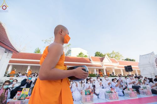 ภาพ No.73661:พิธีตักบาตรพระธรรมยาตราฯ ในโครงการธรรมยาตรากตัญญูบูชา มหาปูชนียาจารย์ พระมงคลเทพมุนี(สด จนฺทสโร) พระผู้ปราบมาร ปีที่ 11 ณ อนุสรณ์สถานลำดับที่ 4 สถานที่เกิดด้วยกายธรรม วัดโบสถ์ (บน) บางคูเวียง อ.บางกรวย จ.นนทบุรี วันที่ 22 มกราคม พ.ศ. 2566