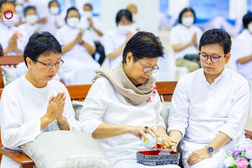 ภาพ No.90890:พิธีบำเพ็ญกุศลสวดพระอภิธรรม  อุบาสกถาวร พรหมถาวร (อุบาสกผู้ปั้นพระ) คืนที่ 5 วันพุธที่ 18 ตุลาคม พ.ศ. 2566 ณ ห้องแก้วสารพัดนึก 1 สภาธรรมกายสากล วัดพระธรรมกาย จ.ปทุมธานี