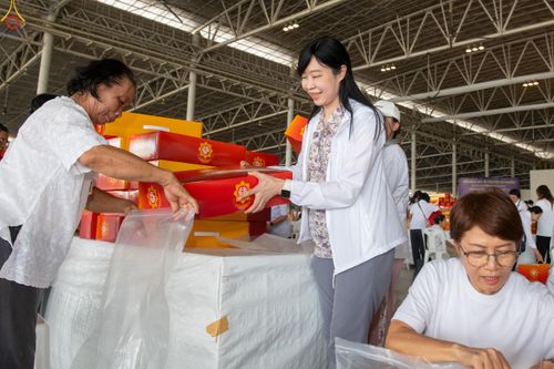 ภาพ No.322112:วันที่ 14 เมษายน พ.ศ.2569 การเตรียมกล่องไทยธรรม วันสุดท้าย เพื่องานถวายมหาสังฆทาน 40,000 กว่าวัดทั่วประเทศ วันคุ้มครองโลก 22 เมษายน พ.ศ.2569 วัดพระธรรมกาย