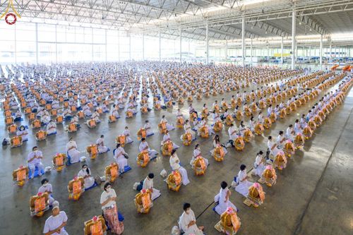 ภาพ No.66425:พิธีถวายอุปกรณ์เครื่องกันหนาว แด่คณะพระภิกษุ สามเณร วัดพระธรรมกาย วันเสาร์ที่ 10 ธันวาคม พ.ศ. 2565 ณ สภาธรรมกายสากล วัดพระธรรมกาย จ.ปทุมธานี