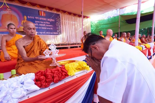 ภาพ No.65729:พิธีถวายพระบรมสารีริกธาตุ เพื่อประดิษฐาน ณ พระพุทธรูปปางไสยยาสน์ ที่ยาวที่สุดในบังกลาเทศ  วันที่ 22 พฤศจิกายน พ.ศ. 2565