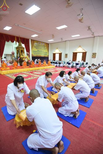 ภาพ No.65531:พิธีเวียนประทักษิณ และขอขมามอบผ้าไตร รุ่นบูชาธรรมมหาปูชนียาจารย์  ปี ๒๕๖๕ ณ วัดพระพุทธบาทราชวรมหาวิหาร  อ.พระพุทธบาท จ.สระบุรี วันเสาร์ที่ ๒๐ พฤศจิกายน พ.ศ. ๒๕๖๕