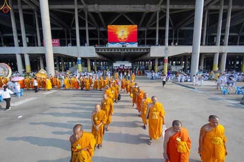 ภาพ No.324429:วันที่ 22 เมษายน พ.ศ.2569 (วันคุ้มครองโลก) งานถวายมหาสังฆทาน 40,000 กว่าวัดทั่วประเทศ บรรยากาศพระสังฆาธิการและสาธุชน  เดินทางเข้าลานธรรม วัดพระธรรมกาย