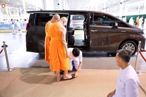 ภาพ No.243751:วันอาทิตย์ที่ 7 กันยายน พ.ศ. 2568 พิธีบูชาครูผู้ค้นพบวิชชาธรรมกาย , พิธีบูชาข้าวพระ ณ สภาธรรมกายสากล วัดพระธรรมกาย