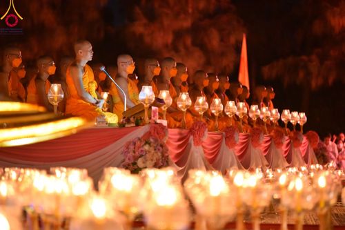 ภาพ No.109721:พิธีจุดประทีปถวายเป็นพุทธบูชา และบูชาธรรมมหาปูชนียาจารย์ วันที่ 10 มกราคม พ.ศ. 2567 ณ อนุสรณ์สถานคลองบางนางแท่น อ.สามพราน จ.นครปฐม