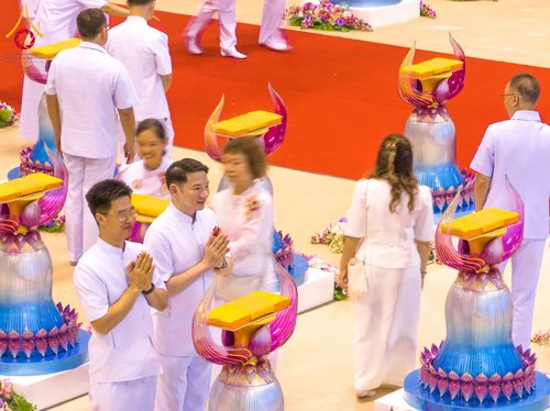 ภาพ No.134450:พิธีทอดผ้าป่าสมทบ มหาสังฆทาน 10,000 วัด ทั่วไทย วันอาทิตย์ต้นเดือนที่ 7 เมษายน พ.ศ.2567 ณ ห้องแก้วสารพัดนึก 1 สภาธรรมกายสากล  วัดพระธรรมกาย จ.ปทุมธานี