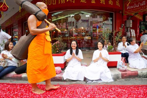 ภาพ No.128344:พิธีอัญเชิญพระบรมสารีริกธาตุ " ใจกลางเมืองนครหาดใหญ่ " เพื่อประดิษฐาน ณ มหารัตนเจดีย์สิริปทุมสวรรค์ (เจดีย์อริยพุทธะ 5 พระองค์) ศูนย์ปฏิบัติธรรมภาคใต้ อ.บางกล่ำ จ.สงขลา  วันที่ 9 มีนาคม พ.ศ.2567 (ชุดที่ 1)