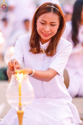ภาพ No.122121:พิธีจุดประทีปถวายเป็นพุทธบูชา และบูชาธรรมมหาปูชนียาจารย์ พระมงคลเทพมุนี(สด จนฺทสโร) ในโครงการธรรมยาตรา กตัญญูบูชา มหาปูชนียาจารย์ พระมงคลเทพมุนี(สด จนฺทสโร) พระผู้ปราบมาร อนุสรณ์สถาน 7 แห่ง ปีที่ 12 วันที่ 31 มกราคม พ.ศ. 2567 ณ วัดพระธรรมกาย จ.ปทุมธานี