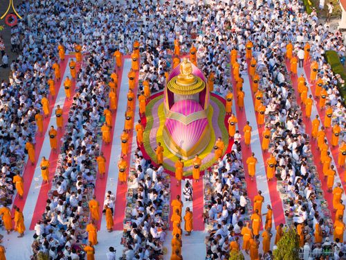 ภาพ No.116187:พิธีตักบาตรพระธรรมยาตรา ณ อนุสรณ์สถานลำดับที่ 4 สถานที่เกิดด้วยกายธรรม วัดโบสถ์(บน) จ.นนทบุรี วันที่ 21 มกราคม พ.ศ. 2567