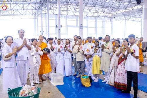 ภาพ No.207380:พิธีตักบาตร และปฏิบัติธรรมช่วงสาย ในวันมาฆบูชา วันพุธที่ 12 กุมภาพันธ์ พ.ศ. 2568 ณ วัดพระธรรมกาย จังหวัดปทุมธานี