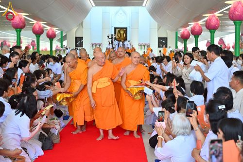 ภาพ No.223887:วันอาทิตย์ที่ 11 พฤษภาคม พ.ศ. 2568 พิธีอุปสมบทสามเณรเปรียญธรรมอุปสมบทอุทิศชีวิต 9 รูป อุบาสก 1 ท่าน ณ อุโบสถพระไตรปิฏกวัดพระธรรมกาย