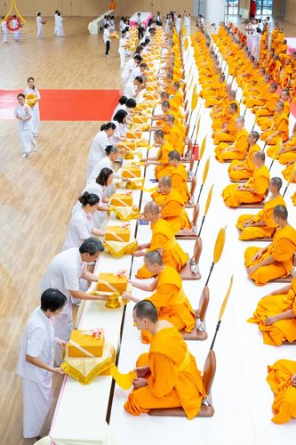 ภาพ No.153343:พิธีมุทิตาสักการะ พระภิกษุ-สามเณร ผู้สอบไล่ได้เปรียญธรรม ประโยค 1-2 ถึงประโยค ป.ธ.9 และบาลีศึกษา ประโยค1-2 ถึง บ.ศ.9 , พิธีมอบดวงแก้วสามเณรผู้ทรงบาลีไวยากรณ์ วัดพระธรรมกาย และ ศูนย์ส่งเสริมศีลธรรมในประเทศและต่างประเทศ วันอาทิตย์ที่ 8 กันยายน พ.ศ.2567