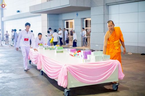 ภาพ No.225493:วันอาทิตย์ที่ 18 พฤษภาคม พ.ศ. 2568 พิธีร่วมบุญการศึกษา พระภิกษุ สามเณร ณ ห้องแก้วสารพัดนึก 2 วัดพระธรรมกาย