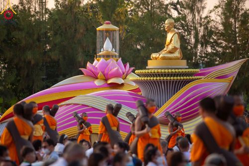 ภาพ No.108008:พิธีต้อนรับพระธรรมยาตรา ในโครงการธรรมยาตรากตัญญูบูชา มหาปูชนียาจารย์ พระมงคลเทพมุนี(สด จนฺทสโร) พระผู้ปราบมาร อนุสรณ์สถาน 7 แห่ง ปีที่ 12 วันที่ 7 มกราคม พ.ศ. 2567 ณ อนุสรณ์สถานคลองบางนางแท่น  อ.สามพราน จ.นครปฐม
