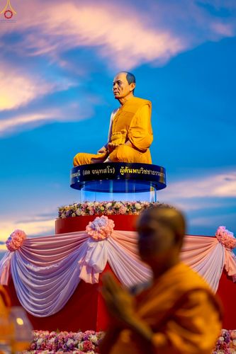 ภาพ No.253040:วันที่ 10 ตุลาคม พ.ศ. 2568 พิธีปลูกต้นทรัพย์บานชื่น ณ ลานธรรม วัดพระธรรมกาย