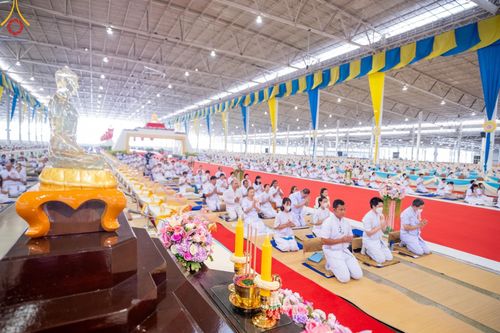 ภาพ No.60464:การต้อนรับพระสังฆาธิการ 10,000 กว่าวัดทั่วประเทศ พิธีมอบปัจจัยช่วยเหลือครู 4 จังหวัดชายแดนภาคใต้ พิธีปฏิบัติธรรม ในวันคุ้มครองโลก วันจันทร์ที่ 22 เมษายน พ.ศ.2567 ณ วัดพระธรรมกาย จ.ปทุมธานี