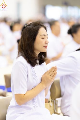 ภาพ No.177723:พิธีตักบาตรและพิธีบูชาข้าวพระ ในวันอาทิตย์ต้นเดือนที่ 1 ธันวาคม พ.ศ. 2567 ณ สภาธรรมกายสากล วัดพระธรรมกาย