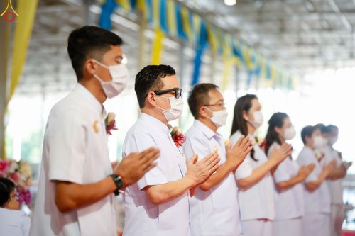 ภาพ No.89584:พิธีตักบาตร ข้าวสารอาหารแห้ง พิธีบูชาข้าวพระ และพิธีจุดเทียนใจ ไฟนิรันดร์  อนันตชัย ณ สภาธรรมกายสากล วัดพระธรรมกาย วันอาทิตย์ที่ 1 ตุลาคม พ.ศ. 2566