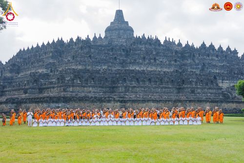 ภาพ No.280076:วันที่ 31 ธันวาคม พ.ศ. 2568 เดินธรรมยาตราที่บรมพุทธโธ อินโดนีเซีย