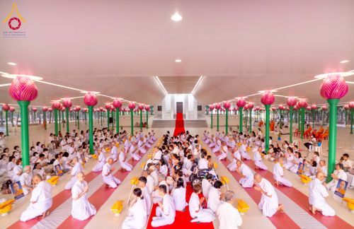 ภาพ No.298175:วันเสาร์ที่ 17 มกราคม พ.ศ. 2569 พิธีบรรพชาอุปสมบท โครงการอุปสมบทหมู่ บูชาธรรมครบ 117 ปี คุณยายอาจารย์มหารัตนอุบาสิกาจันทร์ ขนนกยูง  ณ อุโบสถพระไตรปิฎก วัดพระธรรมกาย