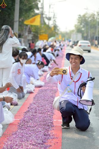 ภาพ No.306695:ภาพเบื้องหลังอาสาสมัครรวมใจ ชุดที่ 5 ในโครงการธรรมยาตรา กตัญญูบูชา มหาปูชนียาจารย์ พระมงคลเทพมุนี(สด จนฺทสโร) พระผู้ปราบมาร อนุสรณ์สถาน 7 แห่ง ปีที่ 14