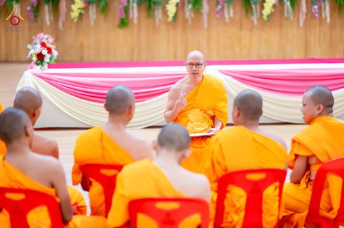 ภาพ No.350134:วันที่ 17-18 กันยายน พ.ศ. 2569 โครงการบรรพชาพัฒนาคุณธรรม จริยธรรม สำหรับนักเรียนนายสิบตำรวจ (นสต.) รุ่นที่ 16 ศูนย์ฝึกอบรมตำรวจภูธรภาค 1  ได้จัดกิจกรรม ณ สภาธรรมกายสากล ห้องแก้ว2
