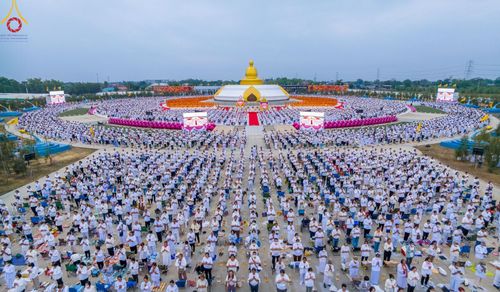 ภาพ No.118150:พิธีจุดประทีปถวายเป็นพุทธบูชา และบูชาธรรมมหาปูชนียาจารย์ พระมงคลเทพมุนี(สด จนฺทสโร) วันที่ 24 มกราคม พ.ศ. 2567 ณ อนุสรณ์สถานบางปลา อ.บางเลน จ.นครปฐม