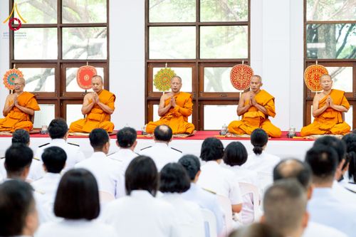 ภาพ No.227049:วันอังคารที่ 3 มิถุนายน พ.ศ. 2568 นายอำเภอคลองหลวง นำพสกนิกรรวมใจภักดิ์ สมเด็จพระนางเจ้าฯ พระบรมราชินี เนื่องในโอกาสวันเฉลิมพระชนมพรรษา ณ อาคารปลูกศรัทธา 2 วัดพระธรรมกาย อ.คลองหลวง จ.ปทุมธานี