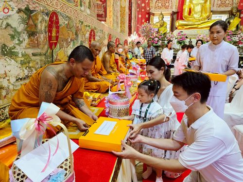 ภาพ No.260535:วันที่ 19 ตุลาคม พ.ศ. 2568 พิธีทอดกฐินสามัคคีทั่วไทย 30,000 วัด โดยคณะศิษยานุศิษย์ บูชาธรรม 81 ปี หลวงพ่อธัมมชโย ณ วัดละมุด อ.นครชัยศรี จ.นครปฐม