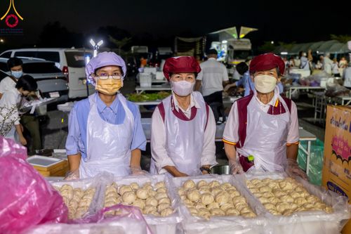 ภาพ No.113595:พิธีถวายภัตตาหารเป็นสังฆทาน แด่คณะพระธรรมยาตรา ปีที่ 12 วันที่ 17 มกราคม พ.ศ. 2567 ณ วัดโบสถ์(บน) บางคูเวียง จ.นนทบุรี