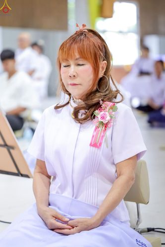 ภาพ No.249039:วันที่ 26-28 กันยายน พ.ศ. 2568 โครงการอบรม อุบาสกแก้ว อุบาสิกาแก้ว รุ่นที่ 3  ณ ศูนย์ปฏิบัติธรรมสมุทรปราการ ได้รับความเมตตาจากคณะสงฆ์ในพื้นที่  รวมถึงผู้บริหารสถานศึกษา ที่นำนักเรียนระดับมัธยมปลาย  มารับฟังข้อมูลเพื่อที่จะเป็นกำลังสำคัญ ในการเข้าร่วมขบวน