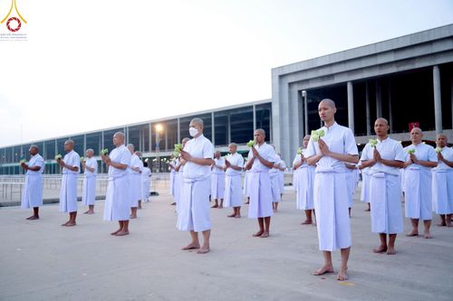 ภาพ No.216917:วันเสาร์ที่ 12 เมษายน พ.ศ. 2568 พิธีเวียนประทักษิณรอบพระมหาธรรมกายเจดีย์  พิธีวันทาเจดีย์ พิธีขอขมาและมอบผ้าไตร ในโครงการอุปสมบทหมู่ บูชาธรรมหลวงพ่อธัมมชโย, โครงการธรรมทายาท ระดับอุดมศึกษา รุ่นที่ 52 ,  โครงการบวชพระนานาชาติ AEC & WAB CEO รุ่นที่ 4 , ณ ว