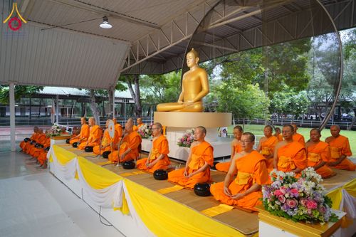 ภาพ No.144248:พิธีตักบาตรพระใหม่  โครงการบรรพชาอุปสมบทหมู่ ธรรมทายาทนานาชาติ (ภาษาจีน) ณ อาคารโถงช้าง วัดพระธรรมกาย วันอาทิตย์ที่ 14 กรกฎาคม พ.ศ. 2567