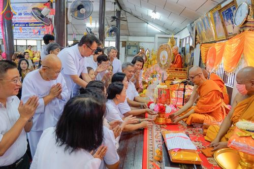 ภาพ No.173429:พิธีทอดกฐิน ณ วัดครุใน อ.พระประแดง จ.สมุทรปราการ ในโครงการกฐินสามัคคีทั่วไทย 30,000 วัด บูชาธรรม 80 ปี หลวงพ่อธัมมชโย โดยคณะศิษยานุศิษย์วัดพระธรรมกาย วันที่ 18 ตุลาคม พ.ศ. 2567