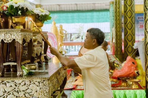 ภาพ No.176528:พิธีทอดกฐิน ณ วัดโนนดินแดงเหนือ อำเภอโนนดินแดง จังหวัดบุรีรัมย์  ในโครงการกฐินสามัคคีทั่วไทย 30,000 วัด บูชาธรรม 80 ปี หลวงพ่อธัมมชโย โดยคณะศิษยานุศิษย์วัดพระธรรมกาย วันที่ 27 ตุลาคม พ.ศ. 2567