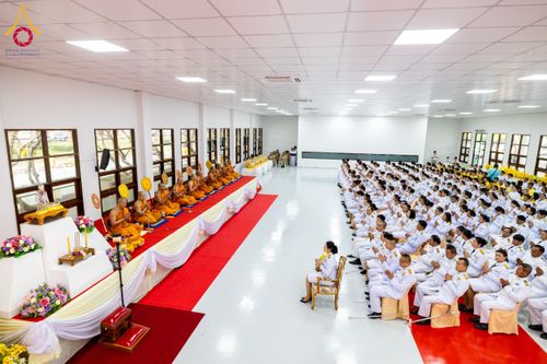 ภาพ No.179563:พิธีเจริญพระพุทธมนต์ พิธีทำบุญตักบาตรถวายพระราชกุศล และพิธีวางพานพุ่มดอกไม้ถวายราชสักการะ  แด่พระบาทสมเด็จพระบรมชนกาธิเบศร มหาภูมิพลอดุลยเดชมหาราช บรมนาถบพิตร เนื่องในวันคล้ายวันพระบรมราชสมภพ วันชาติ และวันพ่อแห่งชาติ วันพฤหัสบดีที่ 5 ธันวาคม พ.ศ. 2567 ณ