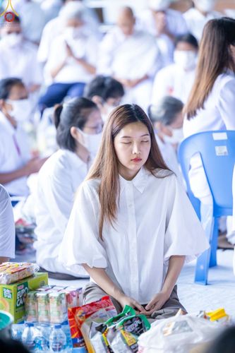 ภาพ No.88530:พิธีตักบาตรฉลองพระใหม่ โครงการอุปสมบทหมู่บูชาธรรมครบรอบ 106 ปี วันครูผู้ค้นพบวิชชาธรรมกาย ณ มหารัตนวิหารคด 11 วัดพระธรรมกาย ในวันอาทิตย์ ที่ 24 กันยายน พ.ศ. 2566