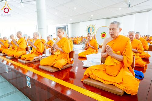 ภาพ No.245082:วันพุธที่ 10 กันยายน พ.ศ. 2568 พิธีถวายภัตตาหารเมนูสวรรค์ เนื่องในวันครบ 25 ปี วันละสังขารคุณยายอาจารย์มหารัตนอุบาสิกาจันทร์ ขนนกยูง ณ หอฉันคุณยายอาจารย์ฯ วัดพระธรรมกาย