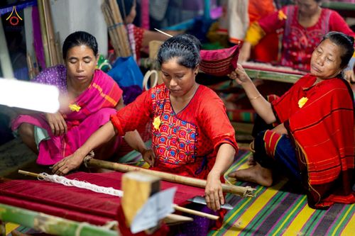 ภาพ No.257473:วันที่ 17 ตุลาคม พ.ศ. 2568 พิธีทอดกฐินสมทบวัดกัลยาณมิตรต่างประเทศ  บูชาธรรม 81 ปี หลวงพ่อธัมมชโย ณ ศูนย์ปฏิบัติธรรมไมตรีปูร์ เมืองคาร์การชารี ประเทศบังกลาเทศ 