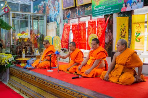 ภาพ No.178340:พิธีทอดกฐิน ณ วัดหัวโพธิ์ ต.หัวโพธิ์ อ.สองพี่น้อง จ.สุพรรณบุรี ในโครงการทอดกฐินสามัคคีทั่วไทย 30,000 วัด บูชาธรรม 80 ปี หลวงพ่อธัมมชโย โดยคณะศิษยานุศิษย์วัดพระธรรมกาย วันที่ 9 พฤศจิกายน พ.ศ. 2567