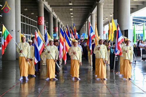 ภาพ No.143642:พิธีถวายผ้าไตร, สวดธรรมจักร, ปฏิบัติธรรม และฟังแสดงพระธรรมเทศนา ภาษาเมียนมา โดยมีสาธุชนชาวเมียนมากว่า 4,000 คน เข้าร่วมพิธี ณ มหารัตนวิหารคด วัดพระธรรมกาย วันอาทิตย์ที่ 7 กรกฎาคม พ.ศ. 2567