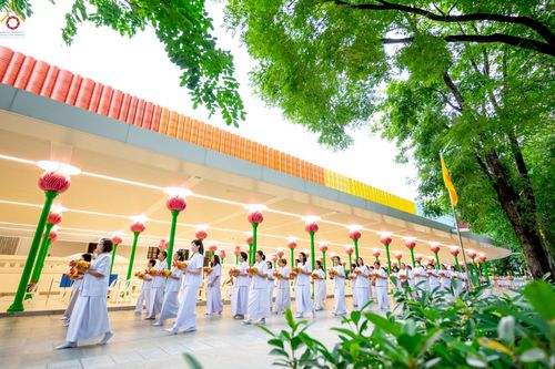 ภาพ No.228825:วันเสาร์ที่ 14 มิถุนายน พ.ศ. 2568 พิธีเวียนประทักษิณ , พิธีขอขมารับผ้าไตร ในโครงการบรรพชาอุปสมบทหมู่ ผู้บริหารรุ่นที่ 15 และ อุดมศึกษา รุ่นที่ 52 ณ โบสถ์พระไตรปิฎก วัดพระธรรมกาย