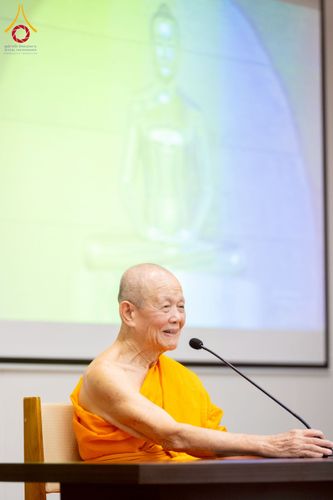 ภาพ No.223085:วันที่ 24 เมษายน พ.ศ. 2568 หลวงพ่อทัตตชีโวต้อนรับคณะเมียนมา อุบาสก อุบาสิกา 180 คน ณ อาคาร 100 ปี คุณยายมหารัตนอุบาสิกาจันทร์ ขนนกยูง วัดพระธรรมกาย