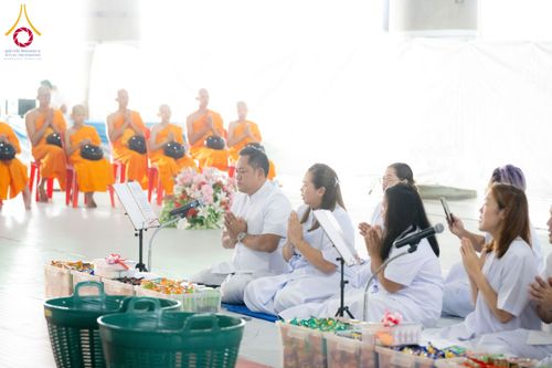 ภาพ No.145626:พิธีตักบาตรโครงการบรรพชาสามเณร โรงเรียนนานาชาติ รุ่นที่ 13 ณ มหารัตนวิหารคด 9 วัดพระธรรมกาย วันเสาร์ที่ 20 กรกฎาคม พ.ศ. 2567