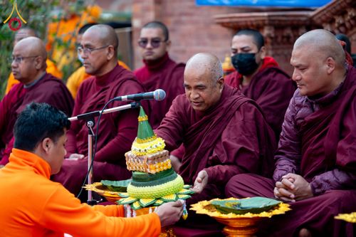 ภาพ No.129677:พิธีตัดปอยผมและแห่นาคธรรมทายาท ในโครงการบรรพชา 1,250 รูป ณ แดนประสูติ สวนลุมพินี ประเทศเนปาล วันที่ 2 มีนาคม พ.ศ. 2567