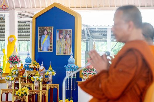 ภาพ No.86633:พิธีเจริญพระพุทธมนต์ถวายพระพรชัยมงคลแด่ สมเด็จพระนางเจ้าสิริกิติ์ พระบรมราชินีนาถ พระบรมราชชนนีพันปีหลวง พระบาทสมเด็จพระวชิรเกล้าเจ้าอยู่หัว และสมเด็จพระนางเจ้าฯ พระบรมราชินี วันจันทร์ที่ ๒๘ สิงหาคม พ.ศ. ๒๕๖๖ ณ มณฑลพิธีฯ อาคารโถงช้างฯ วัดพระธรรมกาย